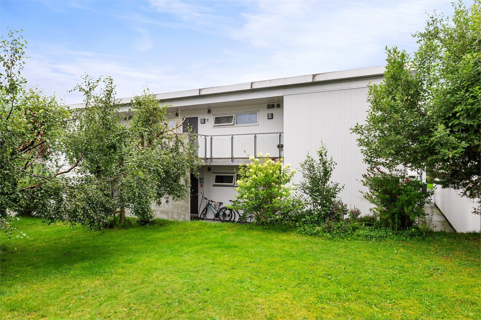 Inngangsparti til leiligheten mot øst