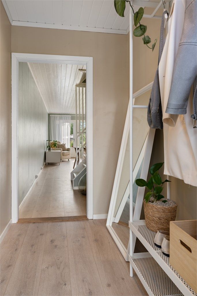 I entreen er det plass til diverse løsninger for innredning