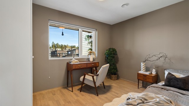 Alle soverom har garderobeskap for effektiv oppbevaring.