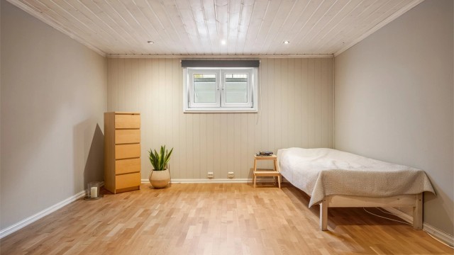 Rom innredet som kjellerstue - ikke godkjent til varig opphold.