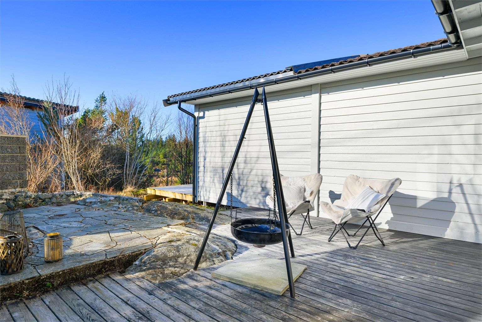 Eiendommen har flere fine uteplasser.