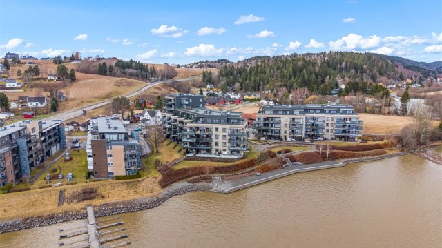 Eiendomsmegler Krogsveen v/Andreas Christophersen ønsker velkommen til Faldalsveien 28.