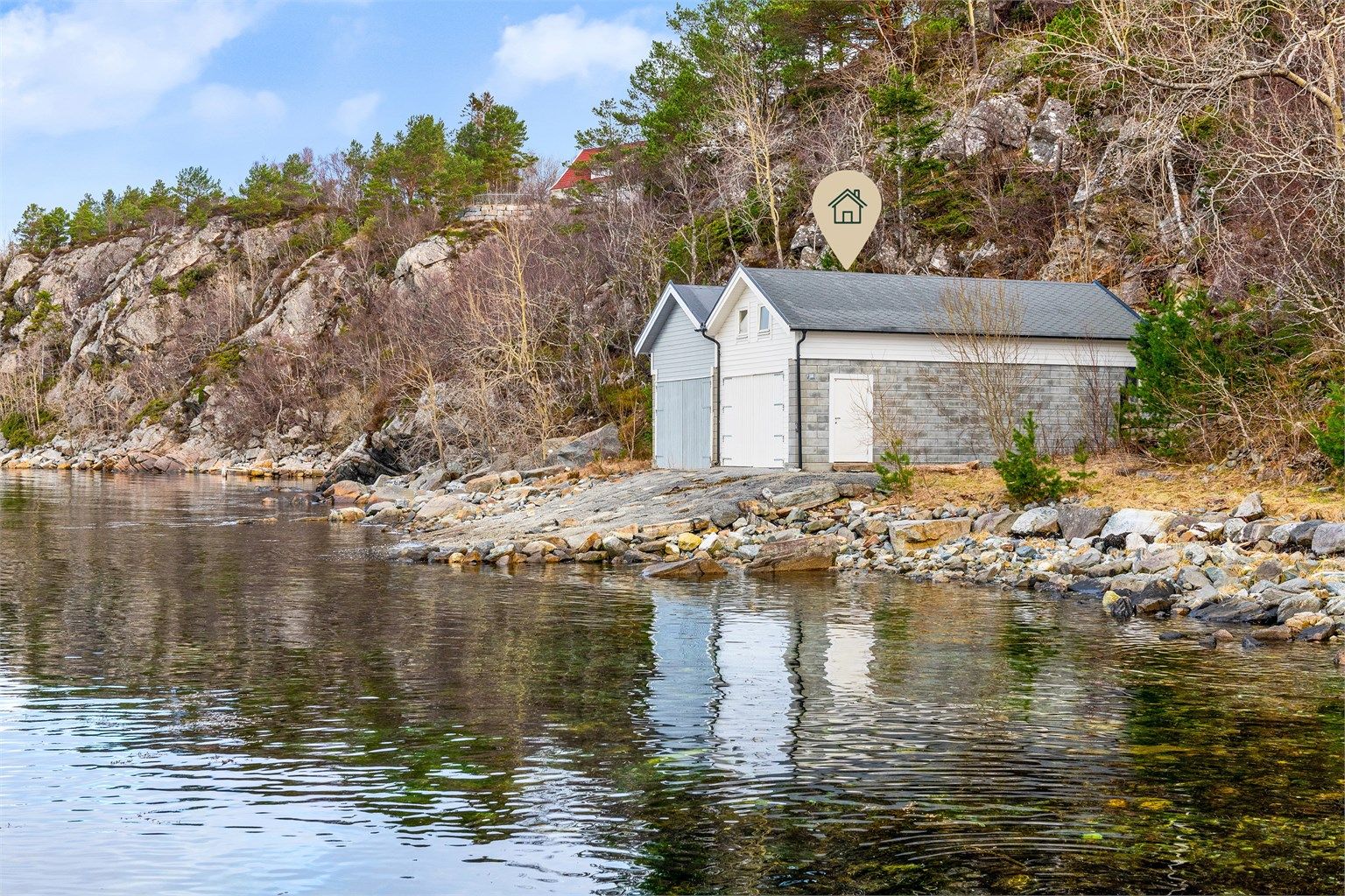 Krogsveen Sunnmøre v/Eiendomsmegler Christian Nogva Aarseth har gleden av å presentere en naust beliggende i Blindheimsbreivika