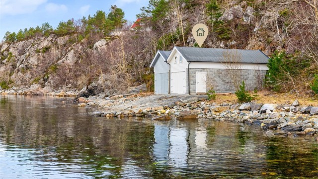 Krogsveen Sunnmøre v/Eiendomsmegler Christian Nogva Aarseth har gleden av å presentere en naust beliggende i Blindheimsbreivika