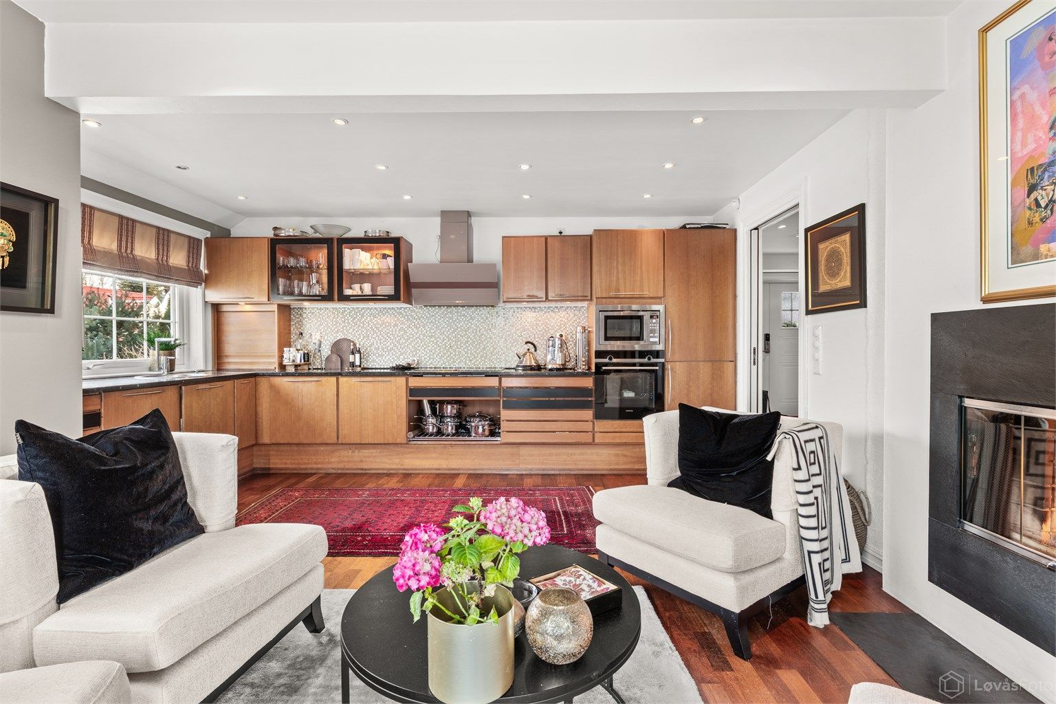 Kjøkken med integrerte hvitevarer