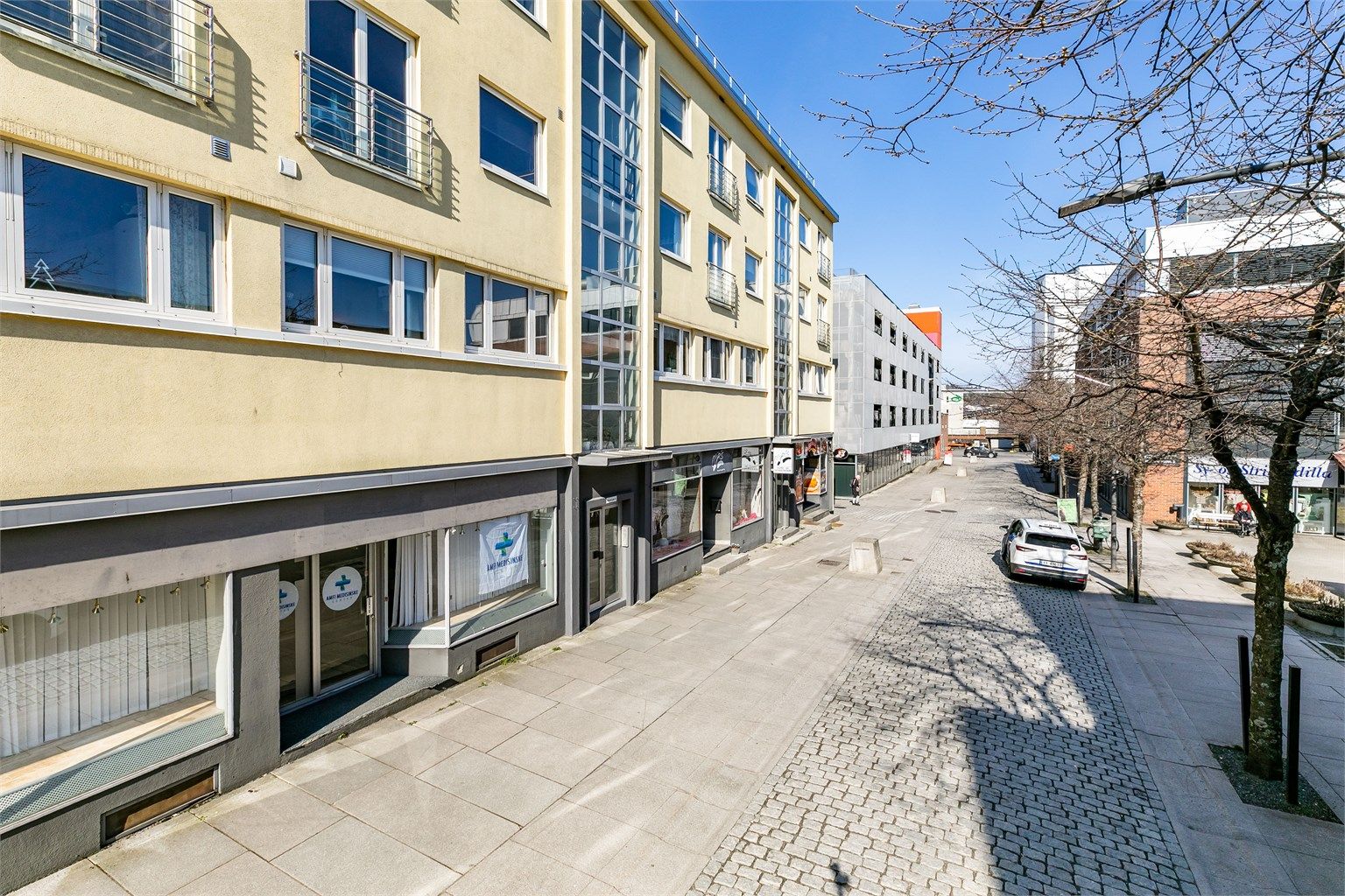 Med utgangspunkt i Prinsens gate er alle byens tilbud innenfor gangavstand. Rett rundt hjørnet ligger kjøpesenter med bussterminal.