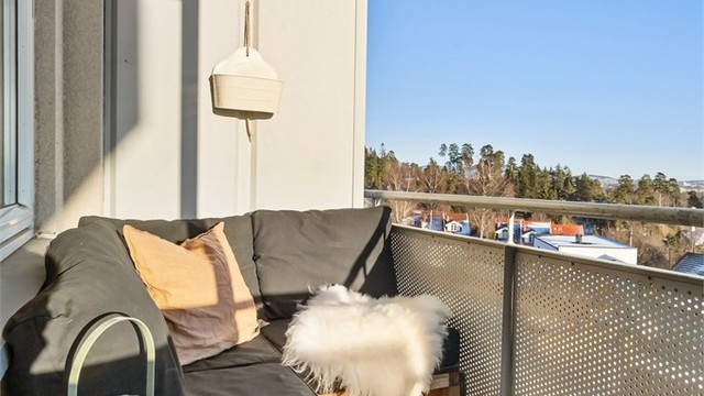 Solrik utsiktsbalkong på ca. 3 kvm