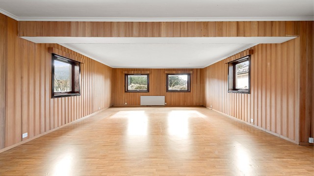 Innredet rom i kjelleren på tomannsboligen. Merk at bruksendringen fra bodareal ikke er omsøkt eller godkjent