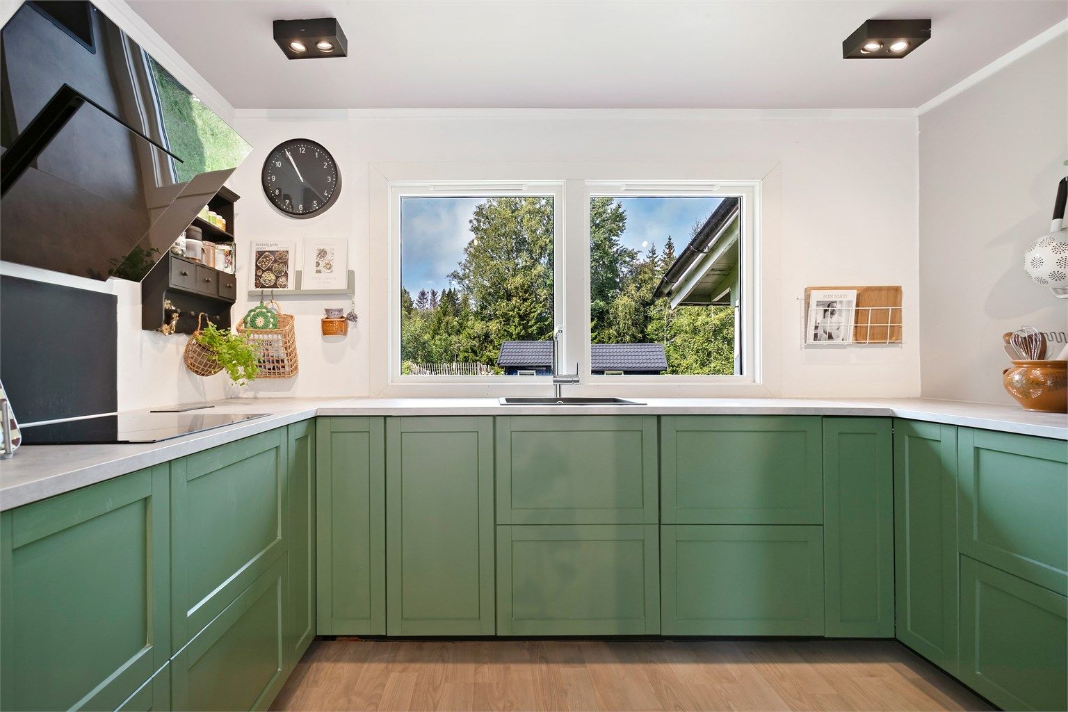 Kjøkkeninnredningen er av merket Ikea og ble montert i 2021