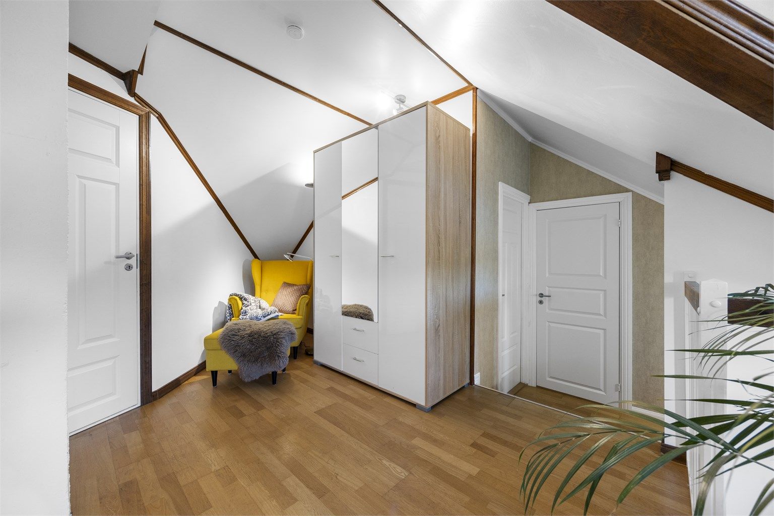 Loftsgang med plass til lesekrok og garderobe som medfølger.