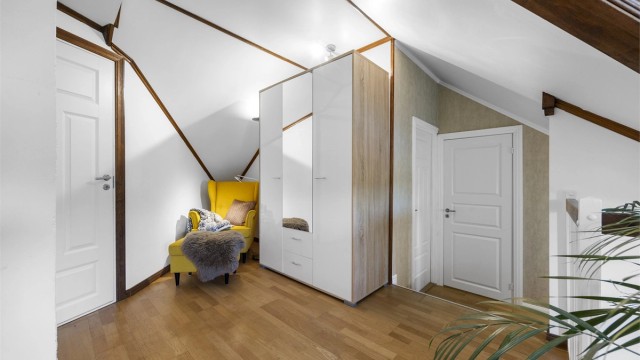 Loftsgang med plass til lesekrok og garderobe som medfølger.