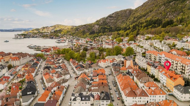 Fra området har du enkel tilgang til et omfattende turterreng med stier som leder til Fløyfjellet, Stoltzekleiven, Rundemanen og Vidden