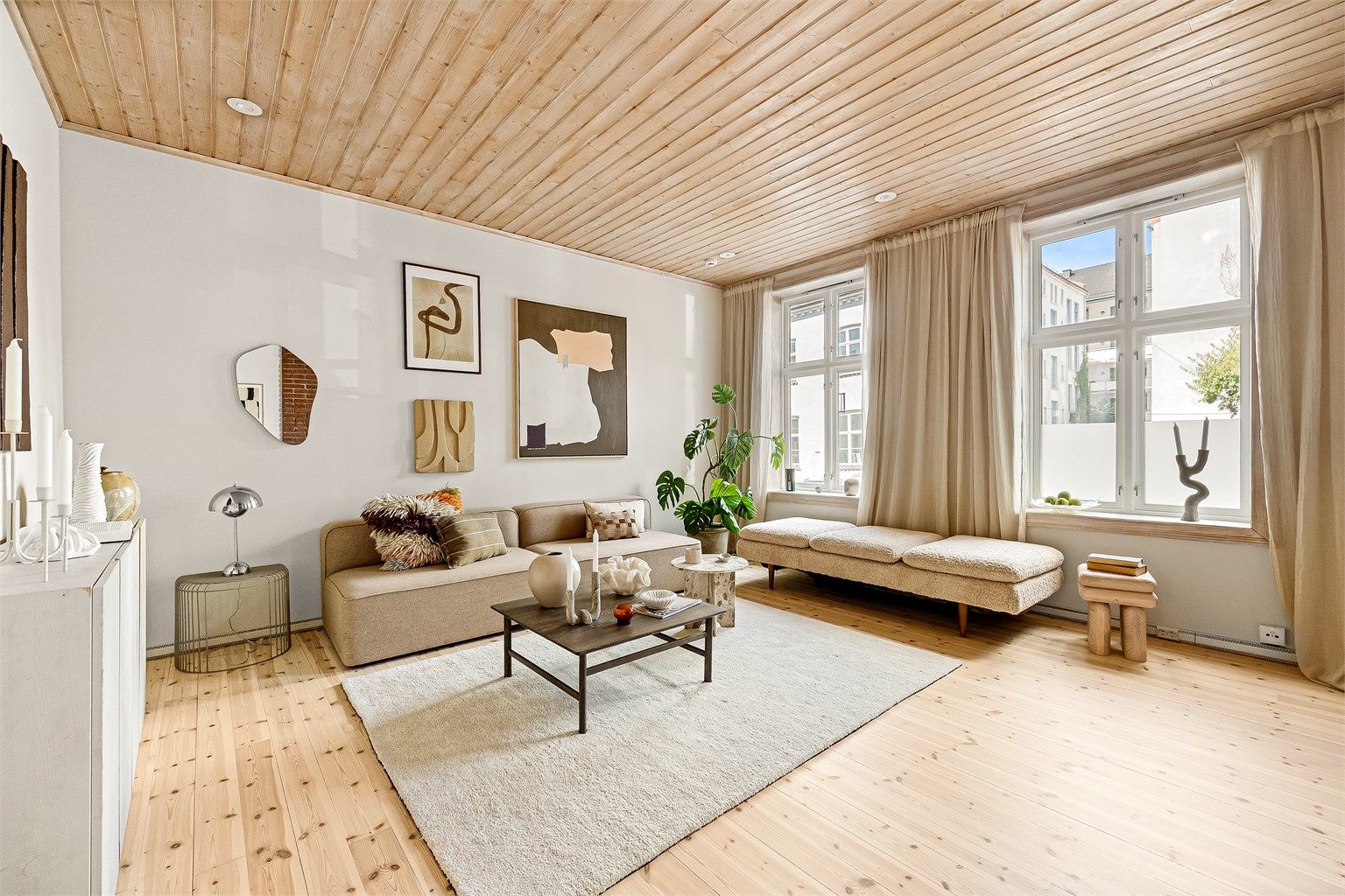 Her bor du i et rolig og sjarmerende nabolag med kort vei til både grønne rekreasjonsområder, et rikt servicetilbud og byens pulserende sentrum. Foto: Marit Andersen.