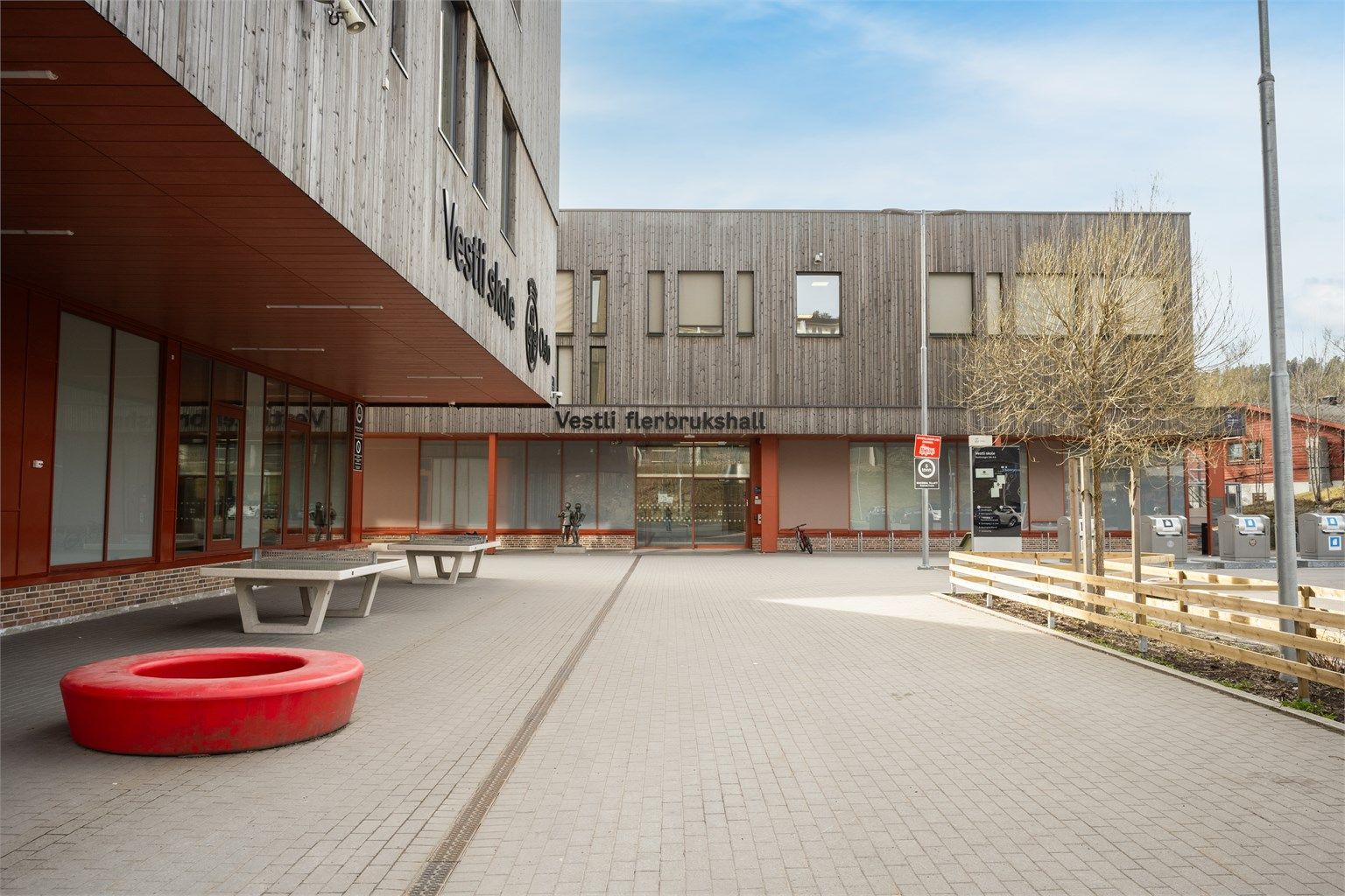 Vestli flerbrukshall er et sentralt samlingspunkt i nabolaget.