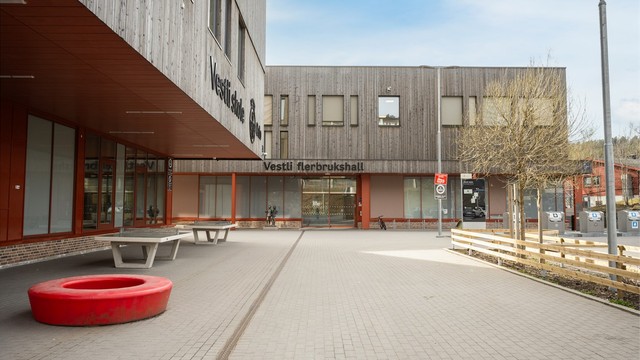 Vestli flerbrukshall er et sentralt samlingspunkt i nabolaget.