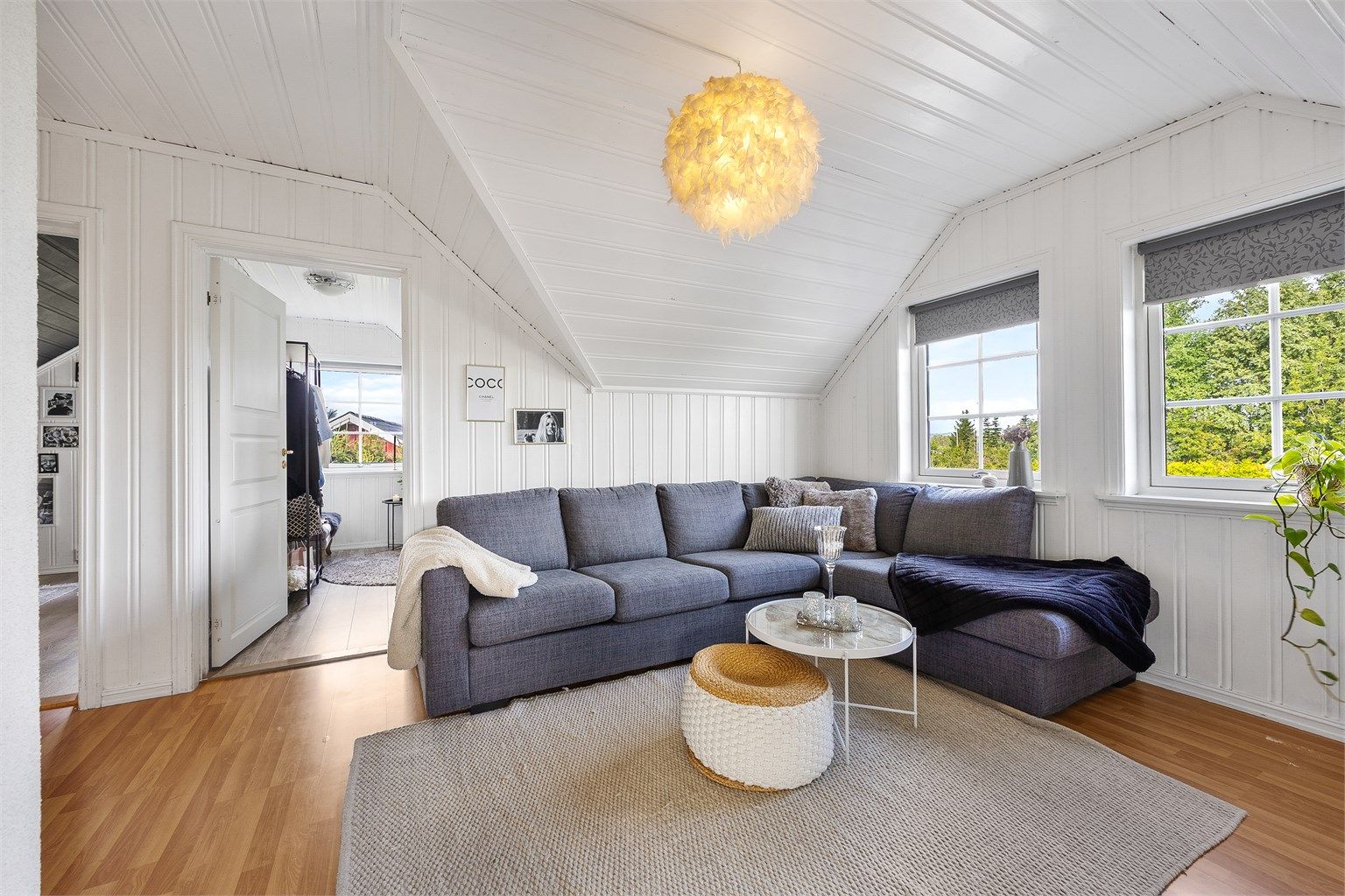 Loftstuen gir en ekstra sone for lek, arbeid eller TV-titting.