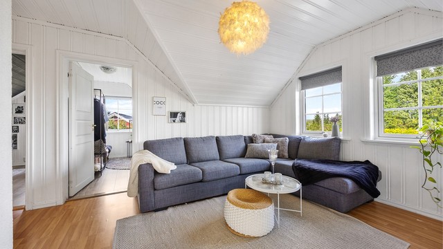 Loftstuen gir en ekstra sone for lek, arbeid eller TV-titting.