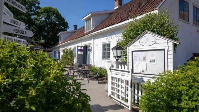 Sætre gård med blant annet restaurant/kafé med servering