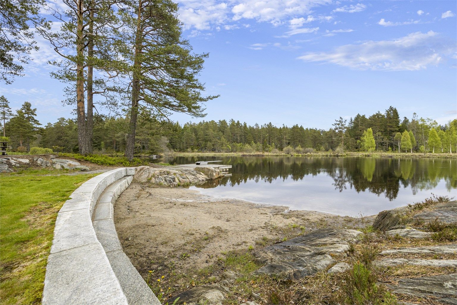 Området byr på flotte turmuligheter og fiskevann året rundt.