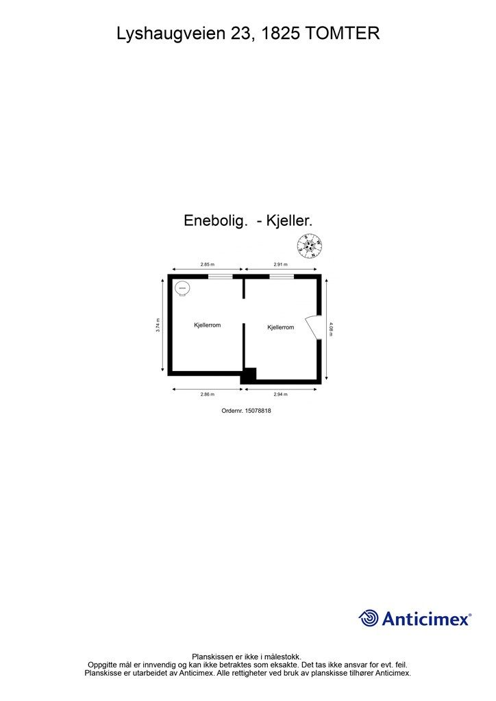 Boligen har en kjeller med betonggulv som gir ytterligere lagringsmuligheter.