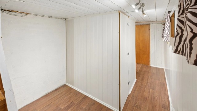 I kjelleren finner du flere praktiske og anvendelige flerbruksrom.
