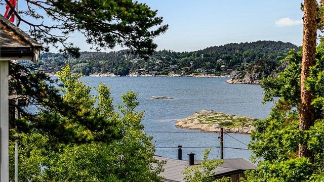 Her er det også noe utsikt til sjøen.