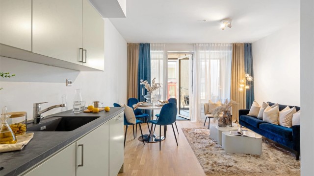 Ragbakken 2F, er en flott selveierleilighet med gjennomgående høy standard, vinduer fra tak til gulv og moderne og fint design.