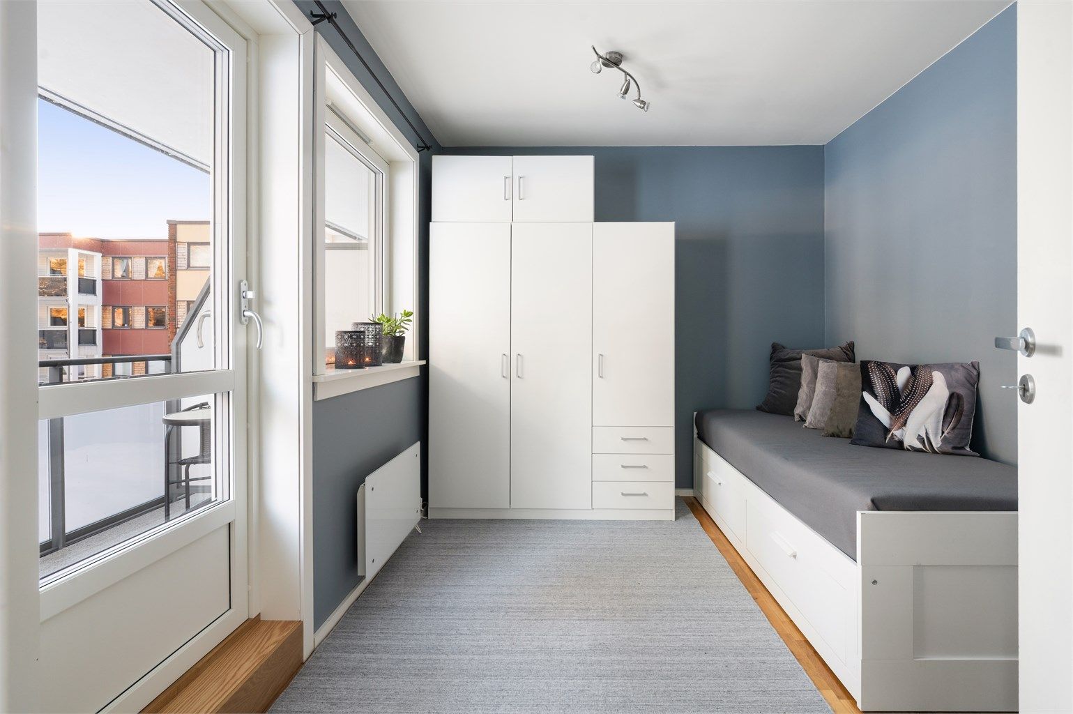 Det tredje soverommet har utgang til leilighetens andre balkong.