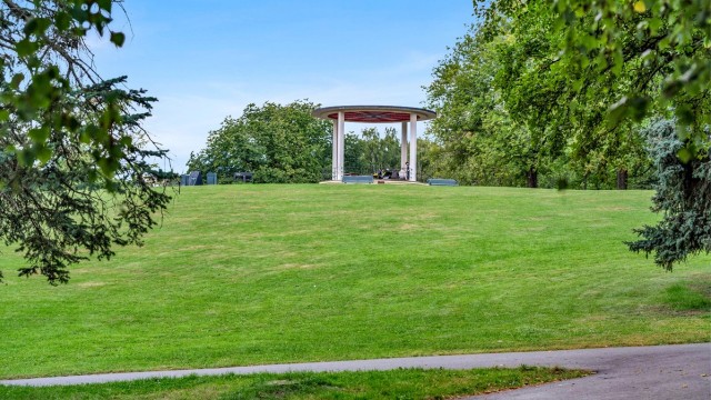 Idylliske Torshovparken ligger like ved og byr på gode rekreasjonsmuligheter.