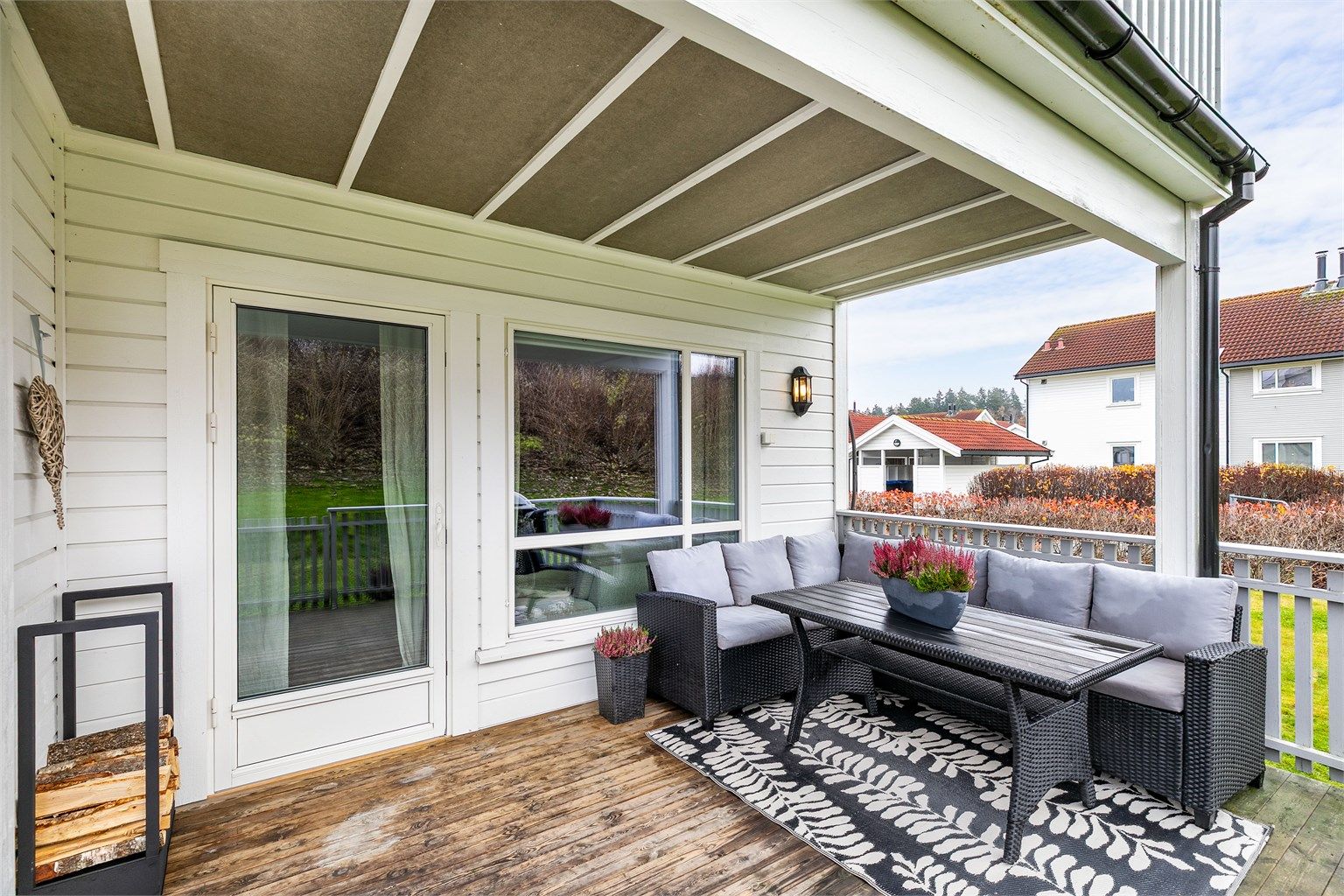 Med plasseringen i første etasje følger fordelen av et større uteareal enn leilighetene i andre etasje. Markterrassen er oppmålt til 23 kvm.