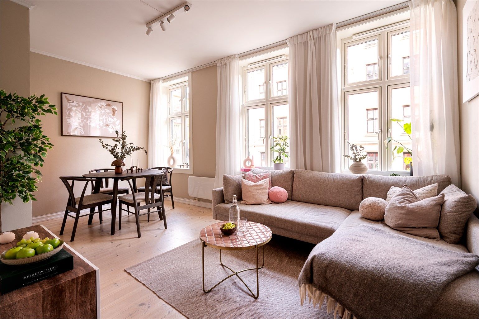 Velkommen til Dælenenggata 38B presentert av Halvor L. Heikkilä ved Krogsveen Majorstuen og Oslo vest