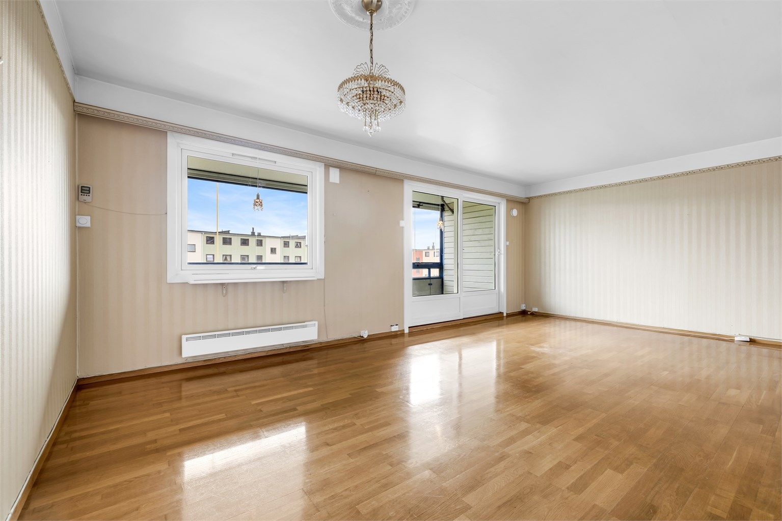 Leiligheten har eldre innvendig standard og noe behov for oppussing