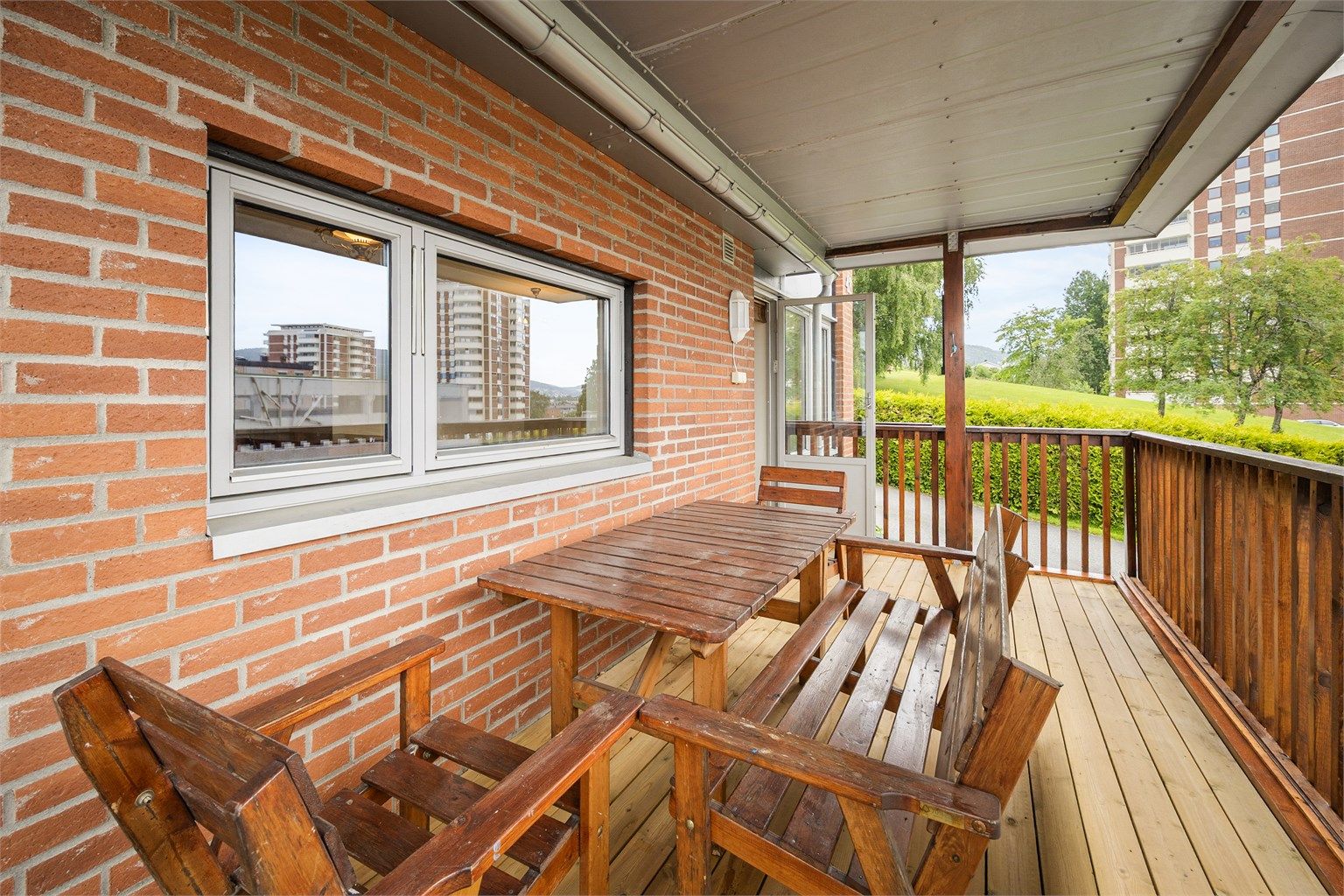 Overbygd sørvendt balkong på ca. 12 kvm. Foto: Stine Prøitz Jørgensen 
