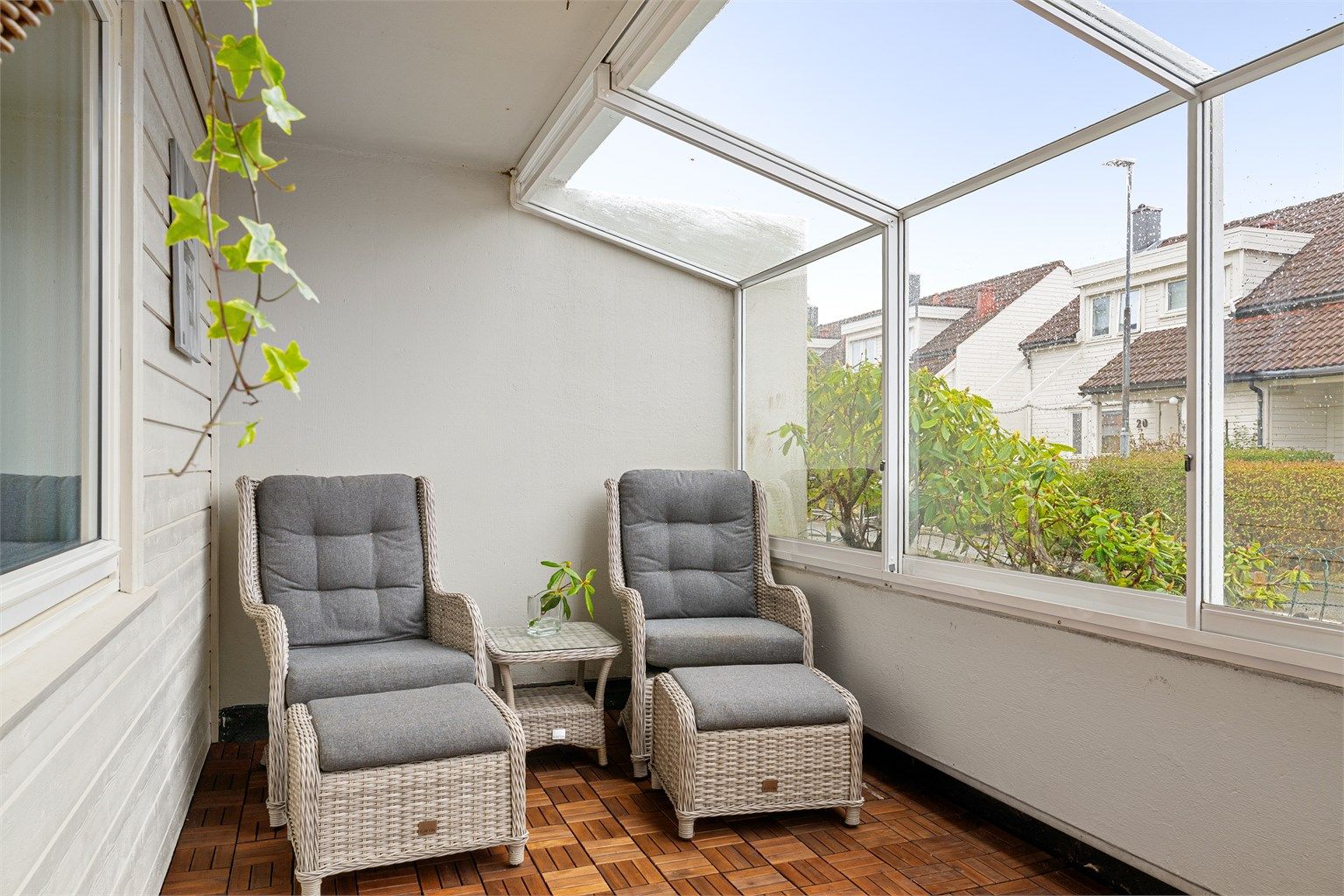 Denne balkongen er på hele 16 m², med flotte blomsterkasser rett utenfor rekkverket