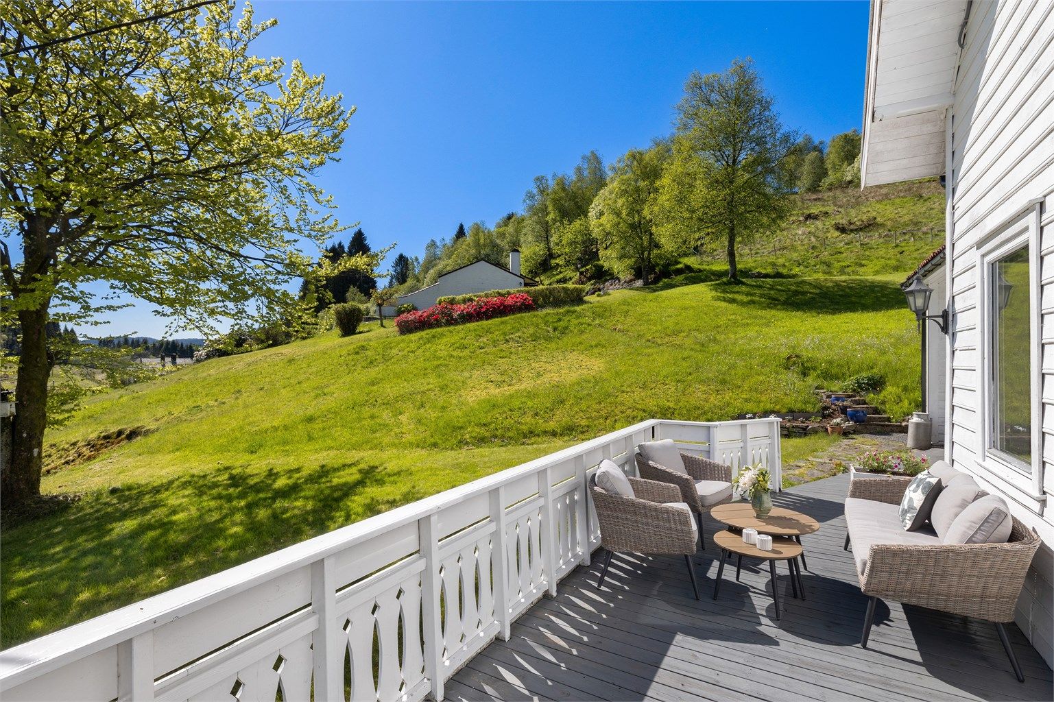 Her bor du tett på naturen