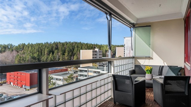 Nora Larsen Rørvik v/ Eiendomsmegler Krogsveen har gleden av å presentere Ravnkollbakken 29!