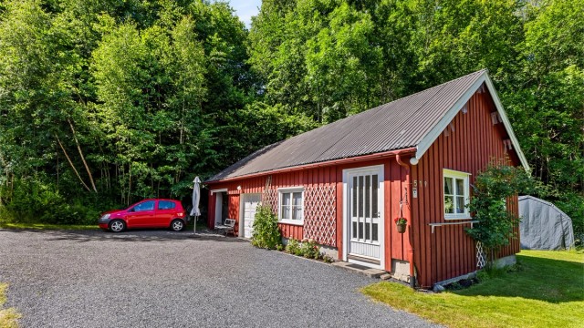 Frittliggende bygg med garasje, verksted, anneks og loft