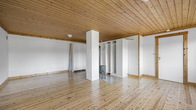 Kjellerstuen er et stort rom med mange muligheter for innredning, enten som hobbyrom eller treningsrom (ikke omsøkt).