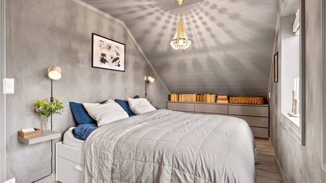 Hovedsoverommet har god plass til dobbeltseng og har innebygget skyvedørsgarderobe.