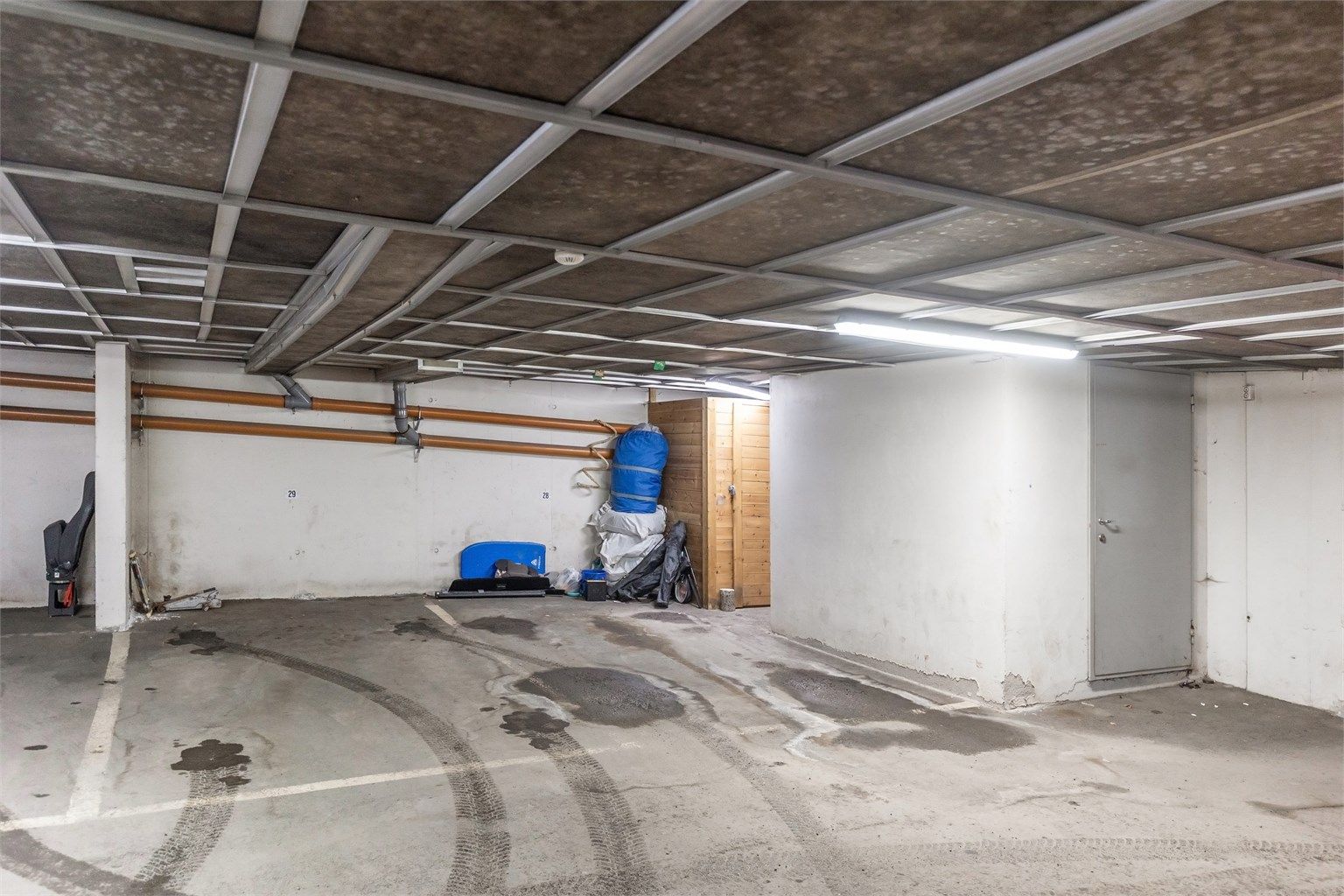 Med leiligheten følger én garasjeplass i felles garasjeanlegg