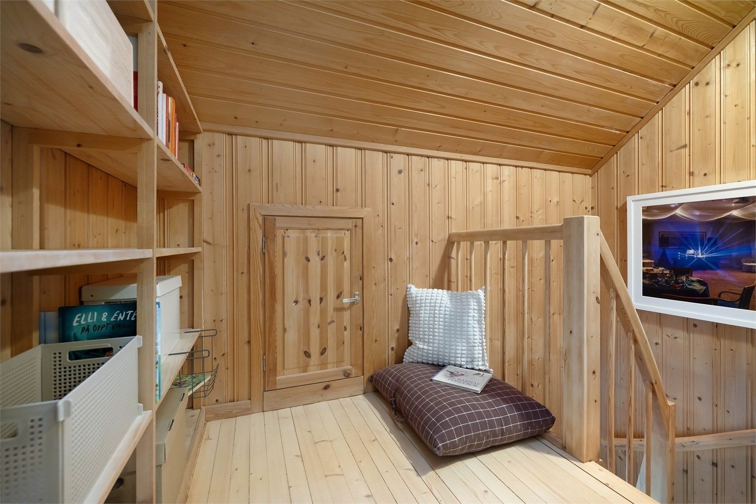 Tilgang til kneloft som gir gode oppbevaringsmuligheter