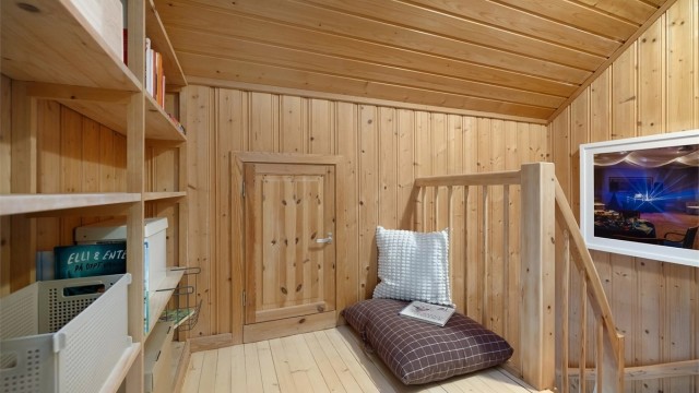 Tilgang til kneloft som gir gode oppbevaringsmuligheter