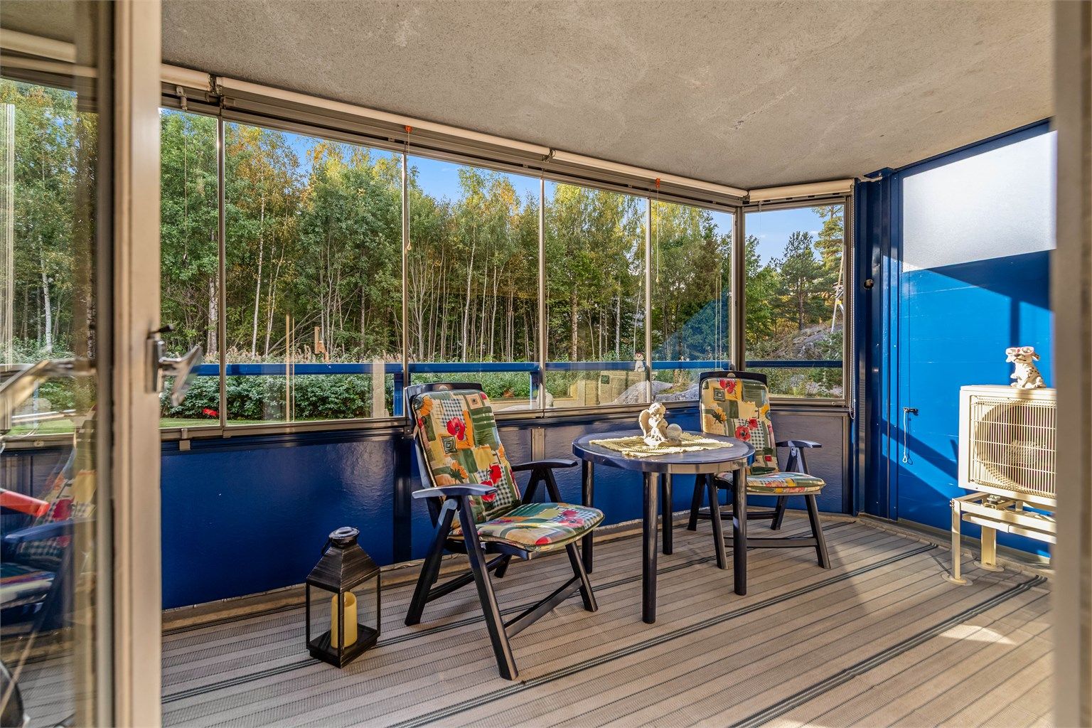 Romslig andelsleilighet med vestvendt, innglasset balkong og gjennomtenkt planløsning på ett plan.
Foto: Fotograf Magik