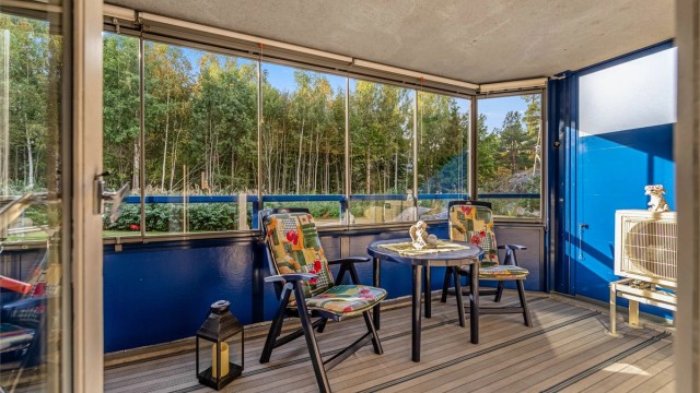 Romslig andelsleilighet med vestvendt, innglasset balkong og gjennomtenkt planløsning på ett plan.
Foto: Fotograf Magik
