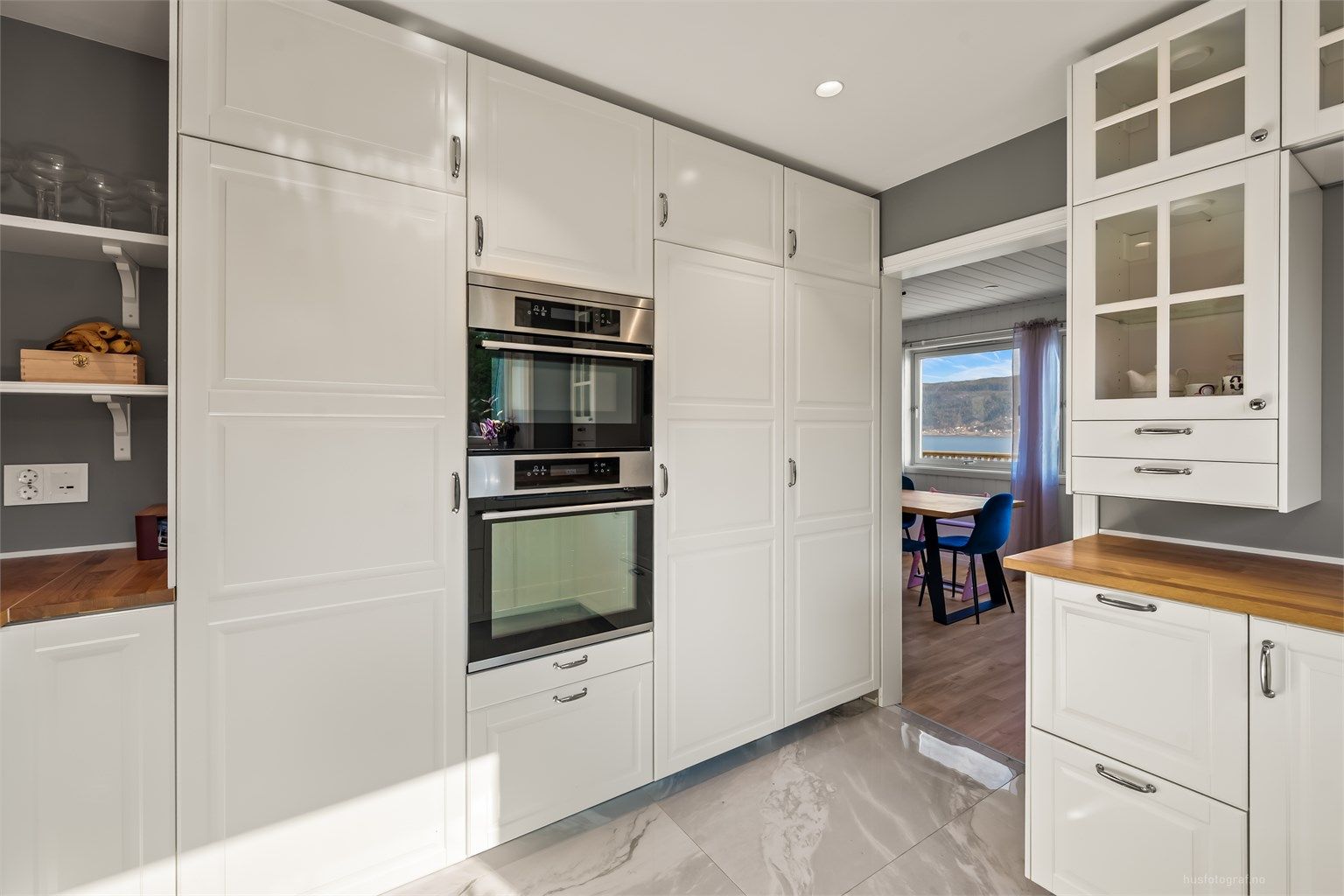 Kjøkkenet mot spiseplass