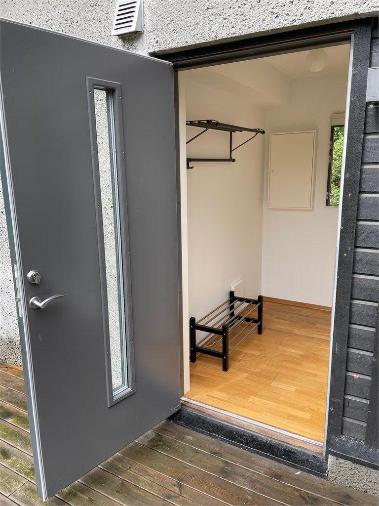 Utleiedel: Entré med plass til oppbevaring av ytterklær.