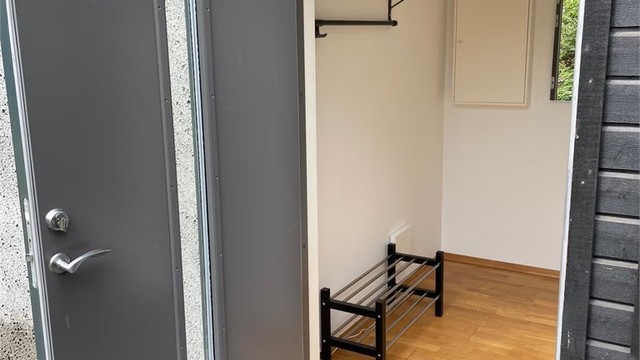 Utleiedel: Entré med plass til oppbevaring av ytterklær.
