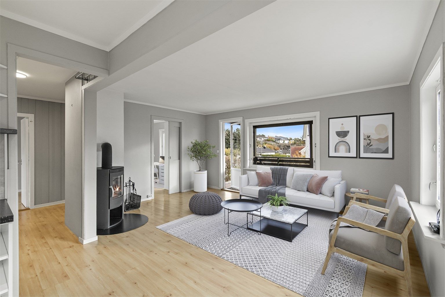 Leiligheten holder en enkel standard, og har behov for fremtidig vedlikehold og oppgradering for å kunne oppnå en nåtidens ønsket standard. 