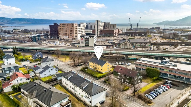 Med Brakerøya stasjon 6 minutter unna og CC Drammen innen 8 minutter, er alle servicetilbud lett tilgjengelige.
