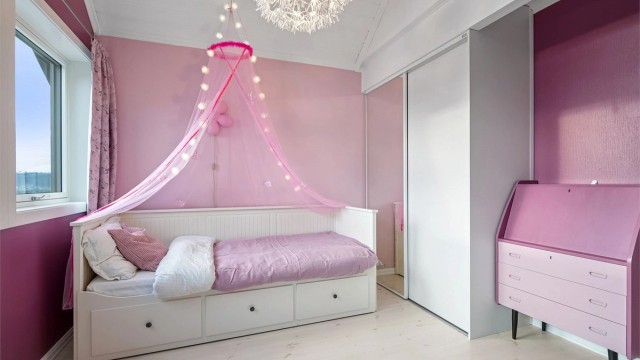 Soverom nr.2 i underetasje